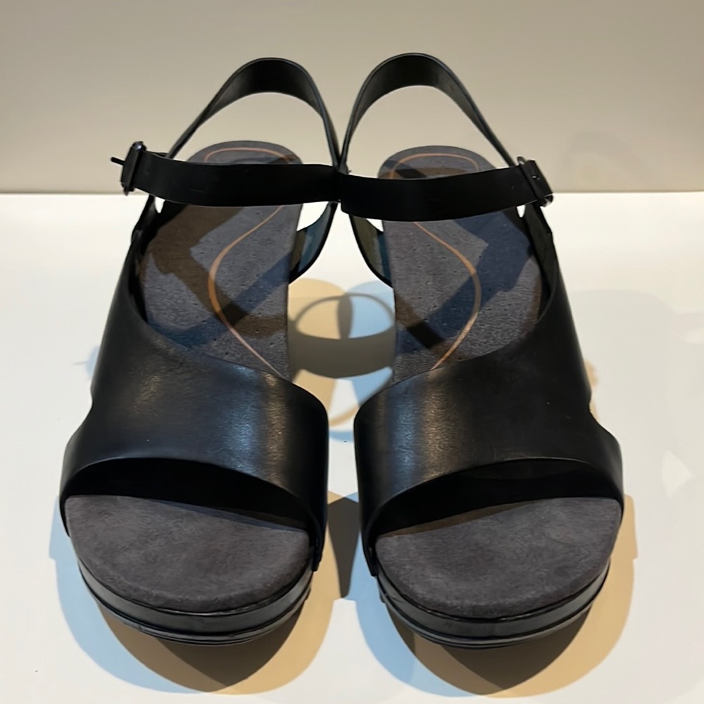Dansko black leather open toe sandals 40